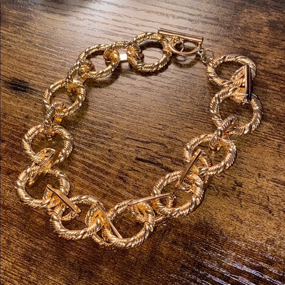 Vestique Choker